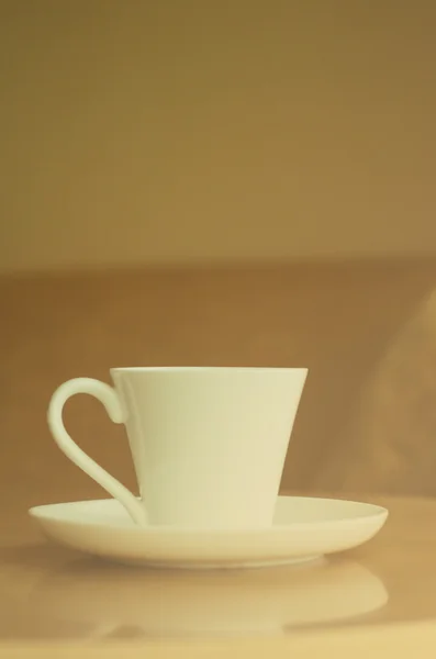 Coffee cup on wood table — Stock Photo, Image