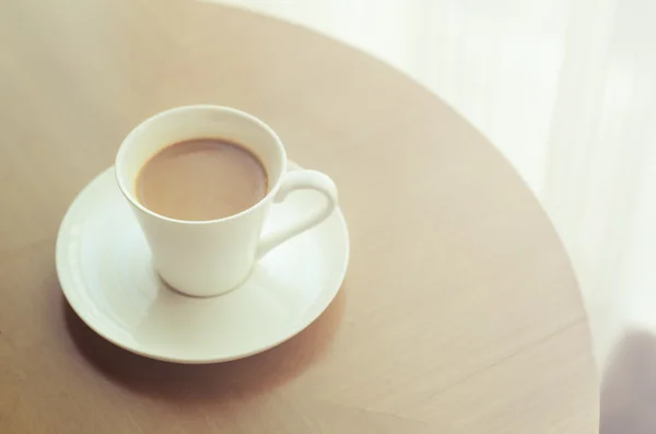 Coffee cup on wood table — Stock Photo, Image