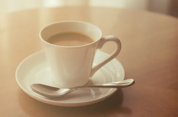 Coffee cup on wood table — Stock Photo, Image