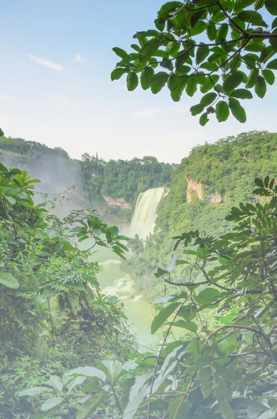 Air terjun yang indah di guiyang — Stok Foto