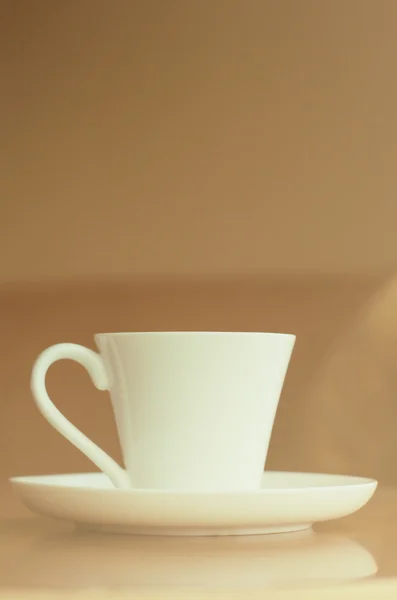 Coffee cup on wood table — Stock Photo, Image