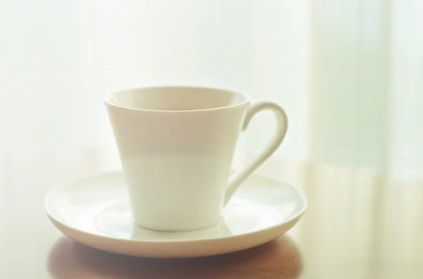 Coffee cup on wood table — Stock Photo, Image