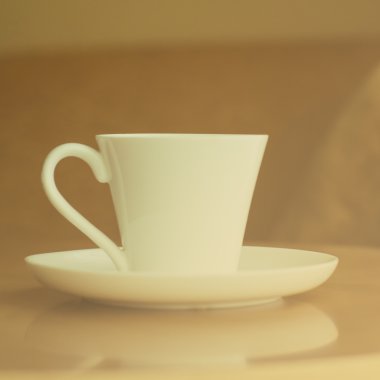 Kahve fincanı ahşap masada