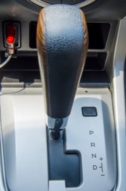 Araba otomatik vites kutusu