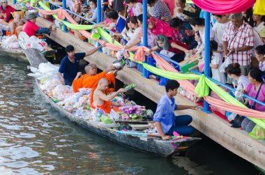 Budist rahipler Ok Phansa gün