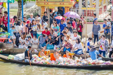 Budist rahipler Ok Phansa gün