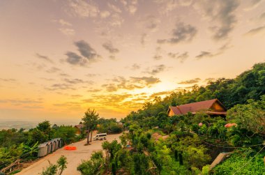 dağ manzarası ve gündoğumu