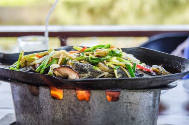 Güveç balık buğulama