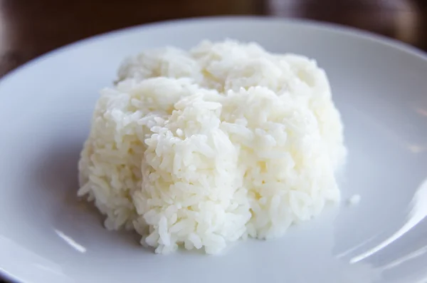 Gekochter Reis in weißer Schale — Stockfoto