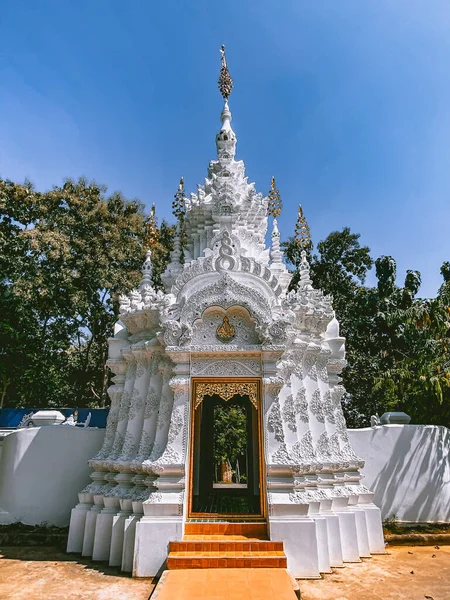Ват Па Дара Пхиром Пхра Арам Луанг в Мае Рим, провинция Чианг, Таиланд — стоковое фото