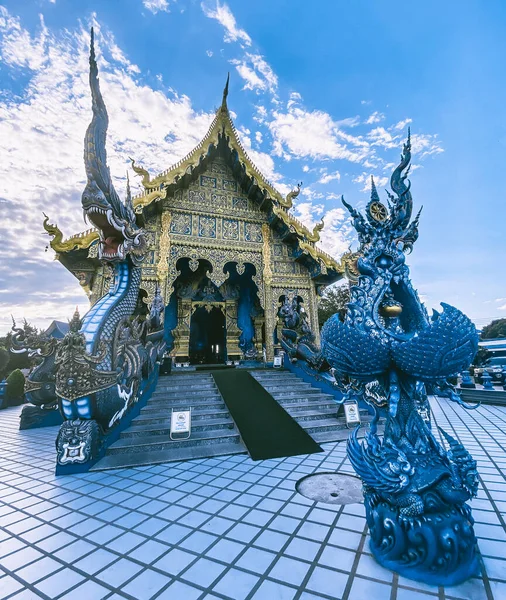 Wat Rong Suea Ten, the Blue Temple in Chiang Rai, Chiang Mai Province, Таїланд — стокове фото