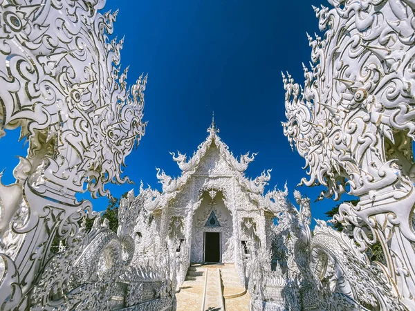 Wat Rong Khun, de Witte Tempel in Chiang Rai, provincie Chiang Mai, Thailand — Stockfoto