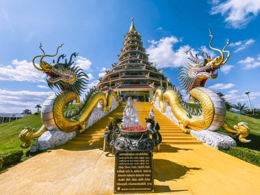 Wat Huay Pla Kang, Chiang Rai 'deki beyaz Buda ve ejderhalar, Tayland' daki Chiang Mai vilayeti,