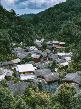 Tayland 'ın Chiang Mai eyaletindeki Mae Kampong dağ köyü.