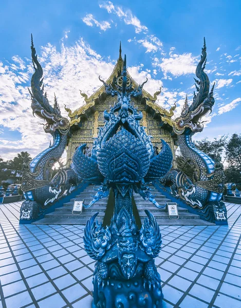 Wat Rong Suea Ten, Modrý chrám v Chiang Rai, provincie Chiang Mai, Thajsko — Stock fotografie