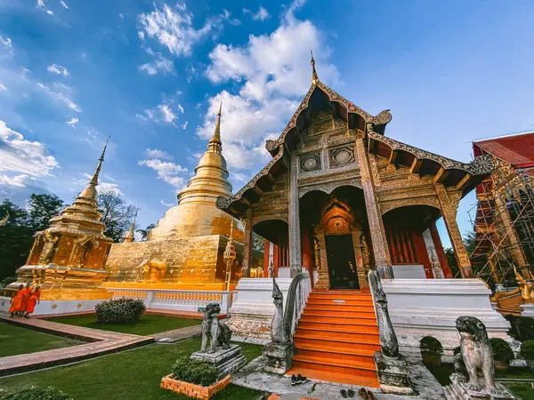 Wat Phra Singh Woramahawihan Gold Temple in Chiang Mai, Thailand — Stock Photo, Image