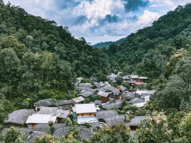 Tayland 'ın Chiang Mai eyaletindeki Mae Kampong dağ köyü.