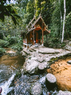 Tayland 'ın Chiang Mai eyaletindeki Mae Kampong dağ köyü.