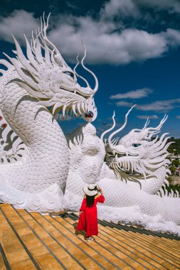 Wat Huay Pla Kang, Chiang Rai 'deki beyaz Buda ve ejderhalar, Tayland' daki Chiang Mai vilayeti,