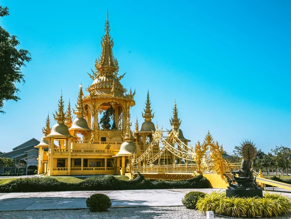 Wat Rong Khun, de Witte Tempel in Chiang Rai, provincie Chiang Mai, Thailand — Stockfoto