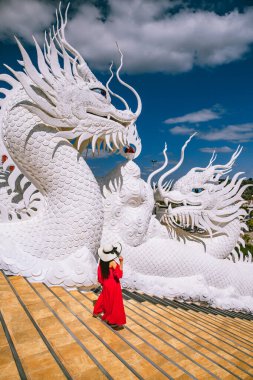 Wat Huay Pla Kang, Chiang Rai 'deki beyaz Buda ve ejderhalar, Tayland' daki Chiang Mai vilayeti,