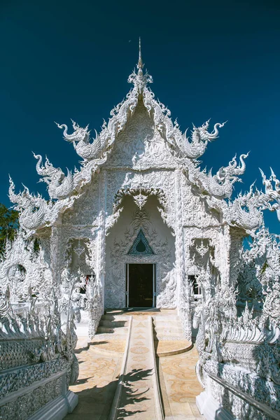 Wat Rong Khun, de Witte Tempel in Chiang Rai, provincie Chiang Mai, Thailand — Stockfoto