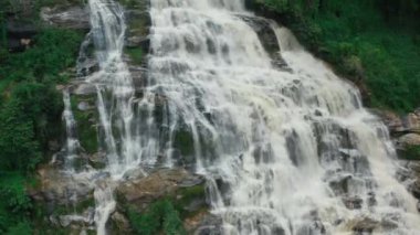Mae Ya Şelalesi 'nin havadan görünüşü Doi Inthanon Ulusal Parkı, Chiang Mai Bölgesi, Tayland
