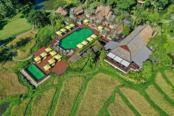 Mae Rim pirinç terasları ve Tayland 'ın Chiang Mai bölgesinde tatil köyü. — Stok fotoğraf