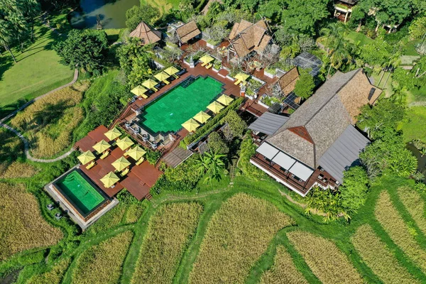 Mae Rim pirinç terasları ve Tayland 'ın Chiang Mai bölgesinde tatil köyü. — Stok fotoğraf