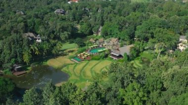 Mae Rim pirinç terasları ve Tayland 'ın Chiang Mai bölgesinde tatil köyü.