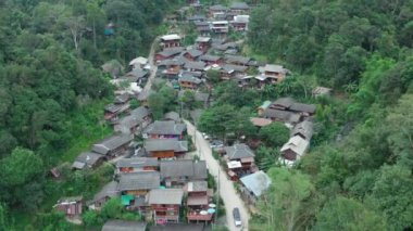 Tayland 'ın Chiang Mai eyaletindeki Mae Kampong dağ köyü.