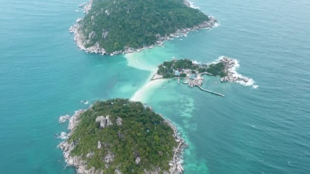Widok z lotu ptaka Koh Nang Yuan, Koh Tao, prowincja Samui, Tajlandia, Azja Południowo-Wschodnia — Wideo stockowe
