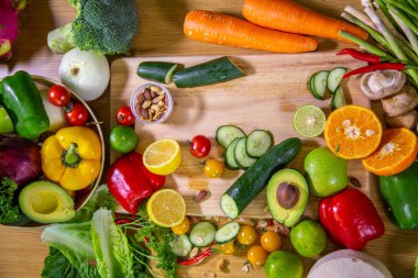 Sağlıklı gıda temiz yeme seçimi: meyve, sebze, tohum, süper yiyecek, yaprak sebze ve Akdeniz yemekleri. Detoks ve temiz diyet. Yüksek vitamin, mineral ve antioksidan içeren yiyecekler..