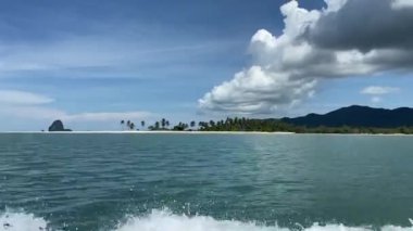 Koh yao yai adalarında, phuket ve krabi vilayetlerinde, Tayland 'da uzun bir kuyruk teknesine bineceğiz.