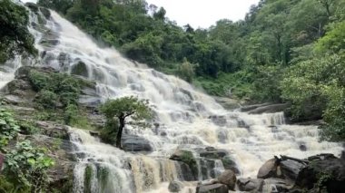Mae Ya Şelalesi Doi Inthanon Milli Parkı, Chiang Mai, Tayland