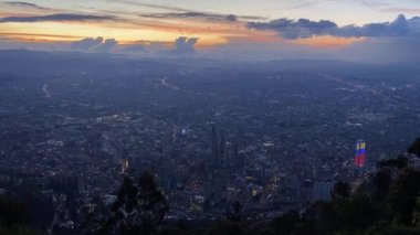 Bogota, Kolombiya 'daki Monserrate Dağı' na giden teleferiğin zaman çizelgesi