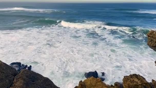 Pláž Algarve v okrese Faro v Portugalsku, Evropa — Stock video