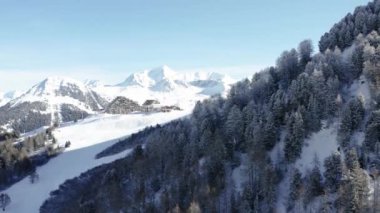 Fransa 'daki Fransız Alplerinde La Plagne hava manzarası