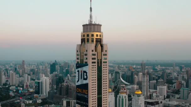 Vista aérea de la torre de Baiyoke en Bangkok en Tailandia — Vídeos de Stock