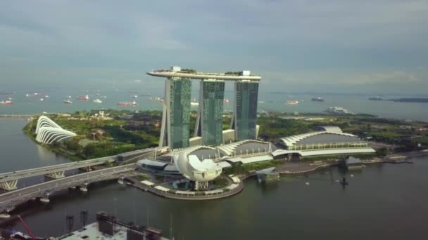 Marina baai en tuin aan de baai uitzicht vanuit de lucht in Singapore — Stockvideo