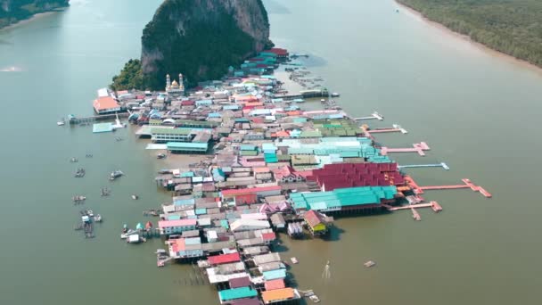 Panyee villaggio galleggiante pescatore in Phang Nga, Thailandia — Video Stock