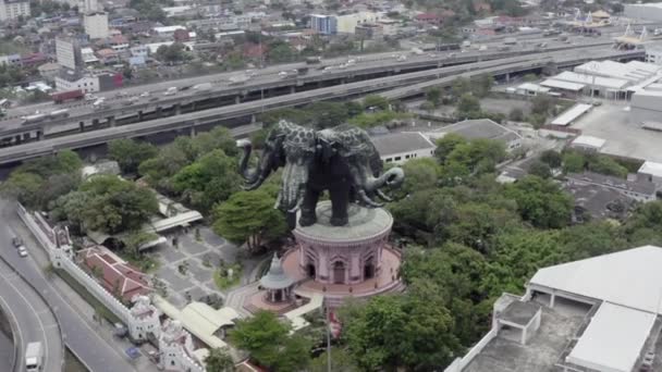 Letecký pohled na sochu slona Erawan 3 v Bangkoku, Thajsko — Stock video