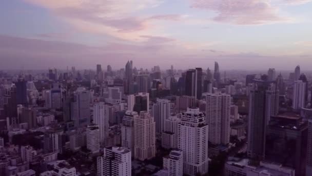 Vista aérea de Sukhumvit en el centro de Bangkok en Tailandia — Vídeos de Stock