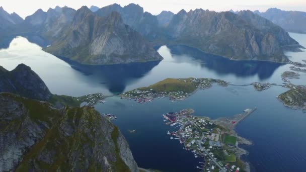 Ilhas Lofoten e vista aérea de praia na Noruega — Vídeo de Stock