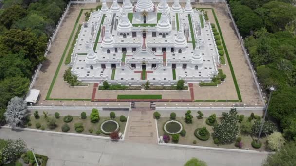 Vista aérea de Wat Asokaram, templo no sul de Bangkok, Tailândia — Vídeo de Stock