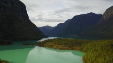 Norveç 'te Geiranger fiyort ve Lovatnet Gölü hava manzarası