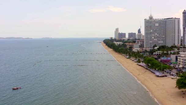 Aeria pohled na pláž Jomtien během covid uzamčení, Pattaya, Chonburi, Thajsko — Stock video