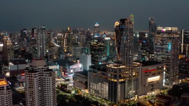 Sziám és Rachathewi kerületek légi felvétel, tetőtéri bár, Bangkokban, Thaiföldön — Stock videók