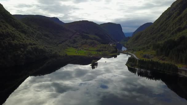 Geiranger fjord és Lovatnet-tó légi kilátás Norvégiában — Stock videók