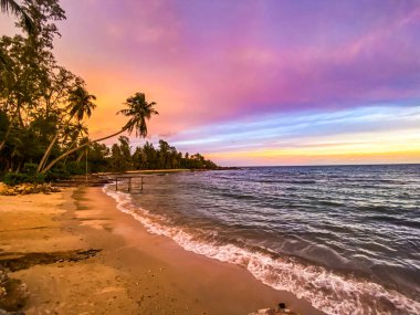 Koh Kood, Trat, Tayland 'da gizlenme plajı günbatımı